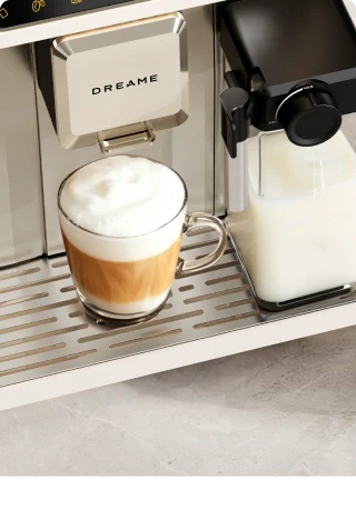 Espuma de leite <br class="coffeemas_c-pc-hide">densa e sedosa <br class="coffeemas_c-small-hide"><br class="coffeemas_c-pc-hide">com um só toque